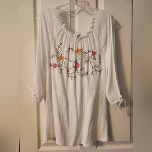 ❤️❤️ Embroidered White Peasant Top